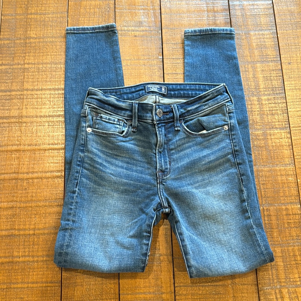 Abercrombie and Fitch Skinny Jeans - 24/00